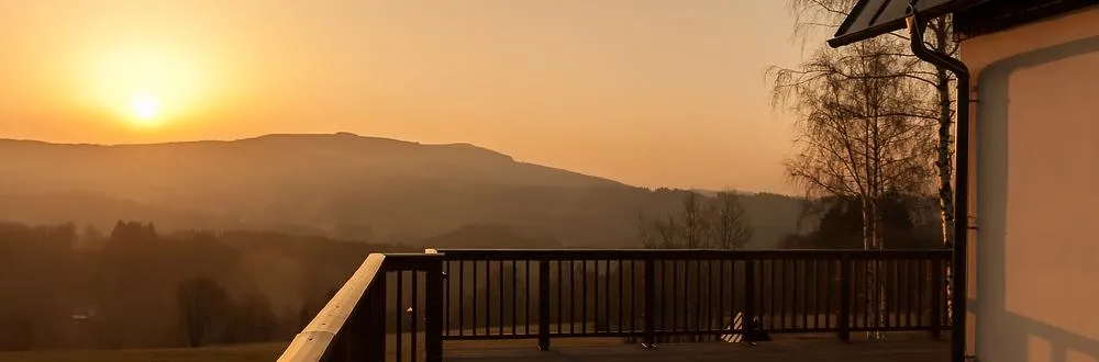 Západ slunce na horizontu Hotelu Aneta