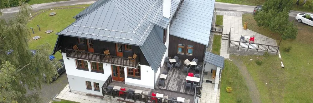 Pohled na Hotel Aneta v létě